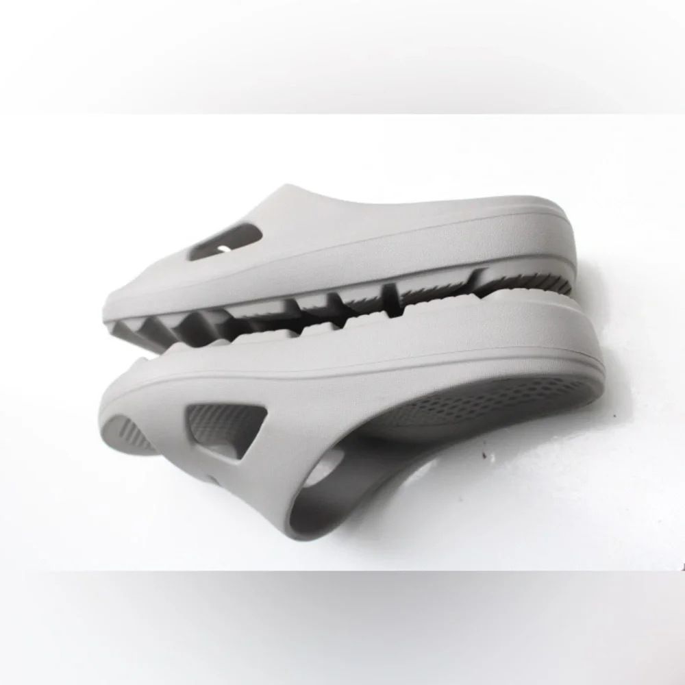 NWOT REVITALIGN Fusion Strive slide sandals